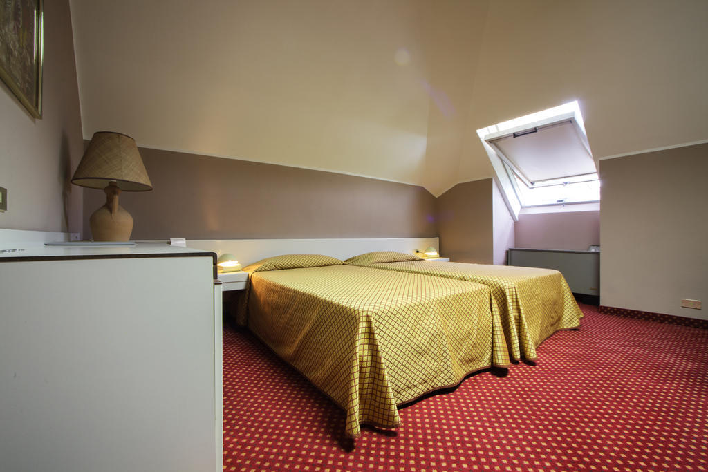 Hotel I Diamanti Garlasco Habitación foto