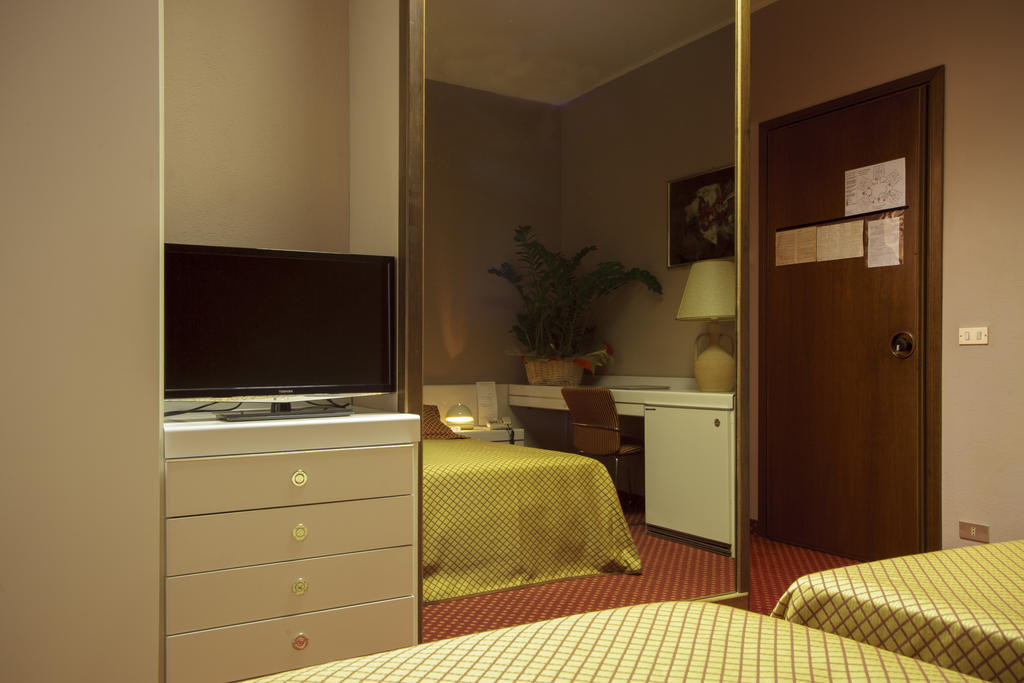 Hotel I Diamanti Garlasco Habitación foto